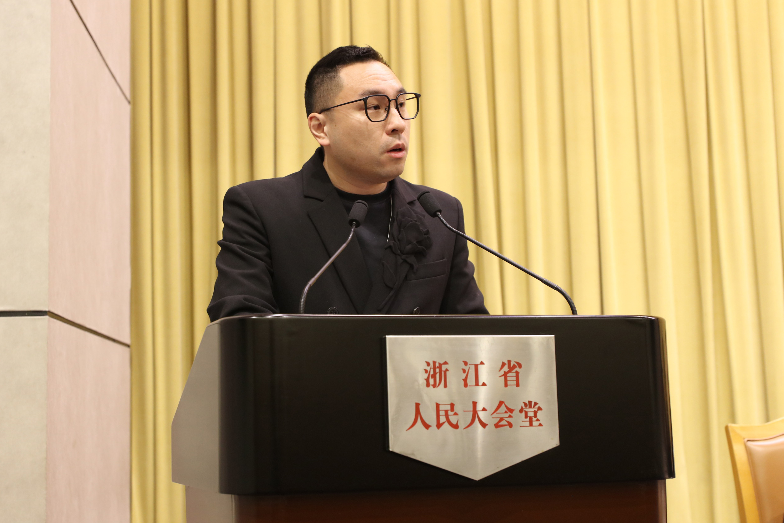 1705368589492023.jpg 杭波董事長、總經(jīng)理.jpg